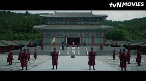 The Throne | #SundayStarStunt 27 November 9PM 🇮🇩 10PM 🇲🇾 Guess where will Ji-sub special appearance be in the film. 👀 Catch < The Throne > tonight starring Song Kang-Ho, Yoo Ah-In, Moon Geun-Young and So Ji-Sub! 🎬✨ Set in 18th century Korea, long-ruling King Yeongjo must take extreme measures in order to deal with his heir, the Crown prince Sado, when he is accused of plotting treason by his biological mother. 👑 #tvNMovies #HomeOfKoreanBlockbusters #SundayStarStunt #TheThrone #SongKangho 
