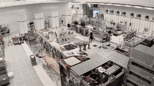 Intel показала распаковку литографической машины ASML Twinscan EXE:5000 за $380 млн — она нужна для техпроцессов Intel 18A и 14A