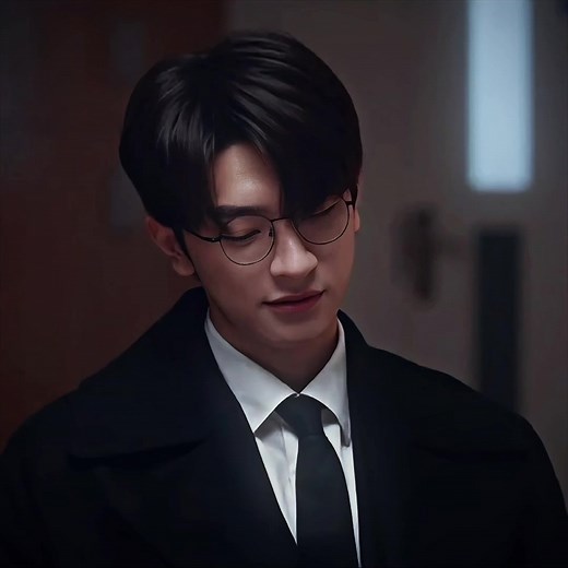 ʚ #derailment || that last clip of him looking down while smirking??? GOT ME IN A CHOKEHOLD, LOSING MY BREATH. HELP- 🧎🏼‍♀️ & the why’d he spread his legs like that? 😩 (prolly waiting for me to sit on his lap) [ #linyi #qilian #wanyanluorong #huoboyu #liuhaocun #jiangxiaoyuan #cdrama #cdramafyp #cdramatok #cdramalover #fyp #viral #youku #netflix #luvlurve ]