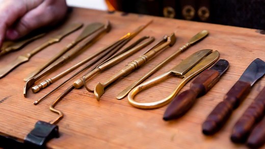 How did doctors perform surgery before modern anesthesia?