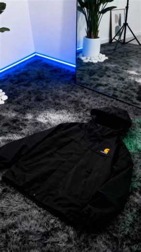 Stylish Black Hooded Jacket for Streetwear Enthusiasts