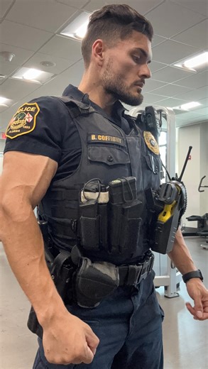 Bryan Coffigny on Instagram: "Quick and effective full body workout 🏋️ NO FAT COPS 🚫 . . . . . #fitcops #meninuniform #firstresponder #cop #bluelinebeasts #policeofficer #fitness #health #copswithmuscles #humpday #thinblueline #biceps #tactical #workout #gym #fitforduty #muscles"