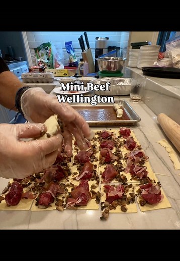 Mini Beef Wellingtons: Elegant NYE Party Recipe