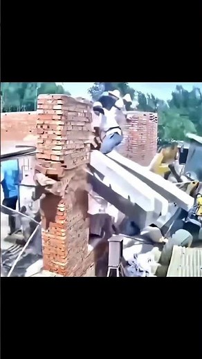 Wenn der Bagger die Säulen nicht fühlen kann… dann müssen sie halt weg 😂🫣