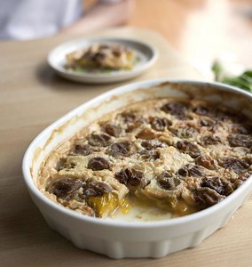 Clafoutis aux prunes reine-claude - Recettes de cuisine Ôdélices
