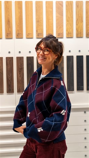 Léa Toulemonde on Instagram: "Très heureuse de collaborer avec @quickstepfloors une enseigne de revêtements que je recommande très régulièrement en tant que décoratrice. Vous allez avoir l’occasion d’en apprendre un peu plus sur leur gamme de stratifiés et ceci durant 3 épisodes où nous allons casser les idées reçues qu’on peut avoir. Qui a dit qu’on ne pouvait pas allier la technicité, l’accessibilité avec le style ? Dites nous ce que vous en pensez en commentaire. - collaboration commerciale -