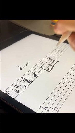 Musical notes writing on an app, Sibelius, StaffPad