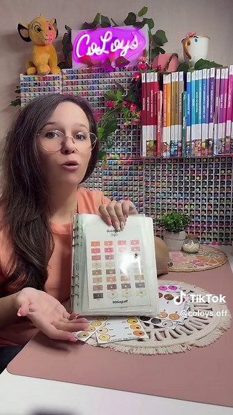 ✨ NOUVEAUX NUANCIERS DISPONIBLES ✨ J’ai créé des nuanciers complets avec plein de marques et de packs différents pour vous aider à retrouver vos couleurs facilement 🎨 💡 Astuce importante : Imprime-les sur du papier à dessin pour un rendu beaucoup plus propre (perso j’utilise du 224g et c’est vraiment le top 👌) 🎁 Ils sont 100% gratuits 👉 Pour les recevoir : ✔️ Abonne-toi à mon compte 💌 Envoie-moi un message privé et je t’envoie le lien J’espère vraiment que cette surprise va vous plaire 🫶 