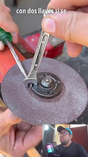 ✅How to remove an angle grinder disc without a wrench #construction #engineering #home