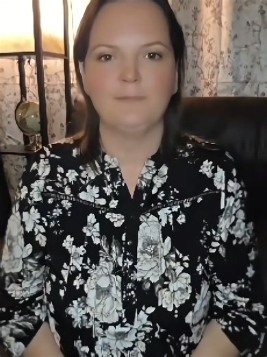 Selling a home in Central Kentucky is emotional 💛 Sellers see memories… buyers need to see potential 🏡✨ I’m Lindsay Rhodus, The Produce Realtor, and I help you sell your house faster and for top dollar with strategy, staging guidance, and a clear listing plan 📲🍅 Thinking about selling in Richmond KY / Madison County / Garrard County / Fayette County? Let’s talk! #TheProduceRealtor #Richmondky #KYRealEstate #HomeSellingTips #Lexingtonky #KentuckyRealtor