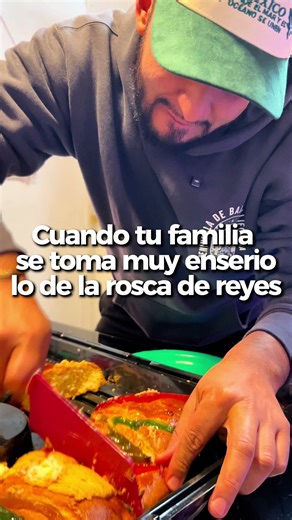 Cuando tu familia se toma muy enserio lo de la rosca de reyes JAJAJAJ #mannytj #fypシ #comedia #humor