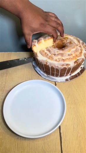 Jaffry Ward | Amateur Chef on Instagram: "7Up Cream Cheese Pound Cake: The secret to a moist, tender, and ultra-buttery pound cake? A splash of 7UP and a whole lot of cream cheese! This 7UP Cream Cheese Pound Cake is rich, velvety, and perfectly golden with a crisp crust that melts in your mouth. The carbonation from the soda creates an incredibly soft crumb, while the cream cheese adds the perfect tangy depth. Whether you’re serving it up with a dusting of powdered sugar or a drizzle of glaze,