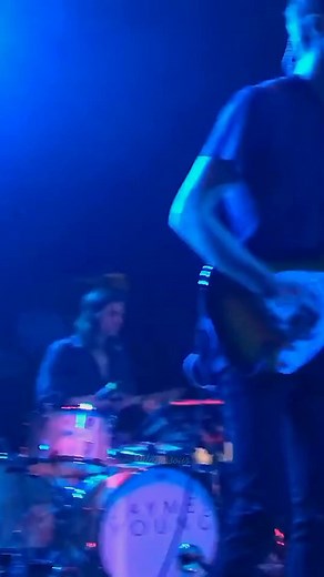 Infinity - Jaymes Young Lyrics in Spanish Edits