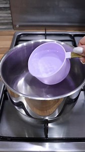 15K views · 1K reactions | No microwave? No problem! Bain Marie method works just fine to make ganache or temper buttercream! Make sure that the water isn’t directly touching the bowl  You can find all of our recommended recipes on www.frostform.com 勺 | Frost Form | Facebook