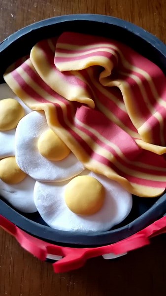 calcifer is definitely my favourite character #howlsmovingcastle #calcifer #ghibli #eggsandbacon #polymerclay #fyp #anime