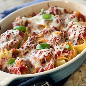 Cheesy Italian Stuffed Shells with Ground Beef Filling