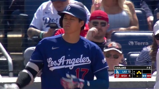 Este tipo, supuesto "periodista" @purobeisbolfb se robó descaradamente un texto que publiqué sobre Ohtani y Varland de hace 3 días. Me alegra que mi redacción sobre la historia de Ohtani haya sido tan buena como para que Fernando Ballesteros decidiera publicarla como propia en Facebook. Lo mínimo que se espera de una cuenta de 120k seguidores en esa red social y un supuesto "periodista" es que sepa citar fuentes o, al menos, redactar sus propios textos. Yo no soy periodista y redacto mis propios