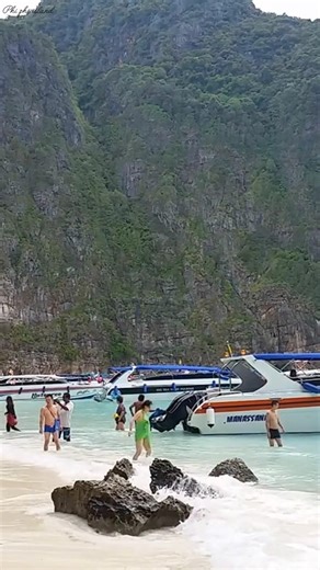 Phi Phi Islands – Crystal Clear Water & Stunning Beaches #phiphiislands #beach #thailand #shorts