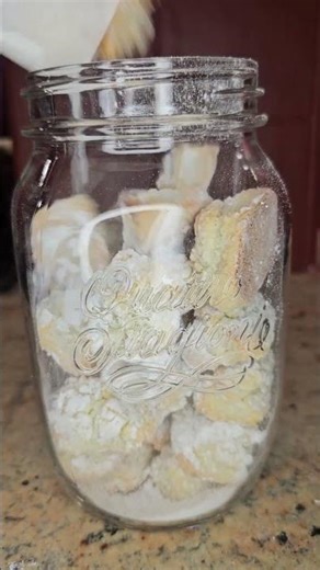 Amaretti Rezept 🤎✨Zutaten:3 Eiweiß 🥚200g gemahlene Mandeln 🌰170g Puderzucker