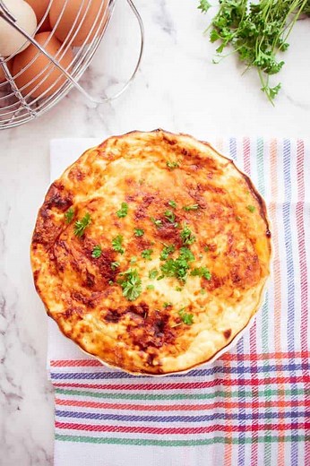 Easy Crustless Bacon and Egg Pie No Pastry Recipe