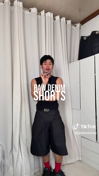 Fashionable Denim Shorts & Outfits