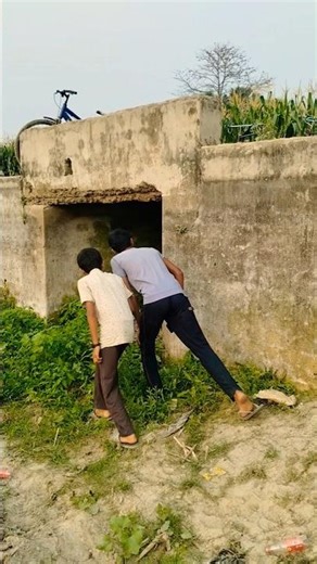 Pul ke andar kya dance kar raha tha jo dono darke bhaga 😱 #shorts #ytshorts #funny #comedy #viralvfx