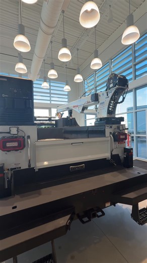 need a step up from a F-550 but don’t want to go to a medium duty yet? Check out the Ford F-600 😎 #f600 #worktruck #commercialtrucks #ford | Cavender Grande Ford