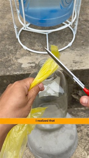 Pour Water With ZERO Spills – Genius Bag Trick! 💧