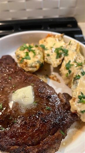 Jayla on Instagram: "SHRIMP & CRAB STUFFED SHELLS W/ A NICE JUICY STEAK! 😋😍 THIS WAS SO BOMB 10/10 RECOMMEND!!! #fyp #cookingathome #foodie #steak #pasta"