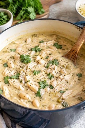 Best Creamy White Chicken Chili Recipe (Quick & Easy)