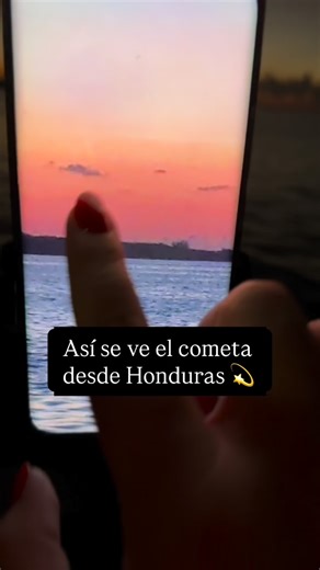 Viaja con Isabella on Instagram: "Cometa c/2024 G3 visto desde Roatán 🇭🇳 Revivir esta aventura de enero de este año aún hace que se me pongan los pelos de punta. Este avistamiento no fue planificado, el cielo estaba perfecto después de varios de llover. Me estaba quedando sin tiempo así que por eso le ven correr jajaja Aunque lleve el telescopio, aquí aprendí que usarlo frente al mar no es lo mejor, me costó mucho enfocarlo hasta que desistió y opté por buscar el cometa con el celular. No sabí