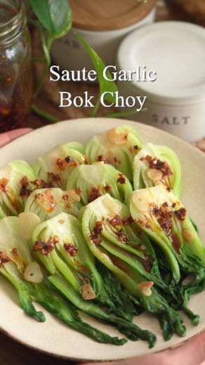 Mei & Kyong | Two Plaid Aprons | Garlic Bok Choy 🧄 (Full Recipe on Blog, just type "garlic" into the search!) 🌶 Also our homemade chili oil is also on the blog! Just type... | Instagram