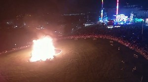 A little throwback to last year's amazing bonfire on Plymouth Hoe! 🔥 Bonfire Night is only a few days away, who's excited? 🤩 Find out all you need to know about Bonfire Night here: http://bit.ly/plymbonfire #BonfireNightPlymouth | What's On Plymouth