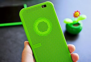 This is Cortana with the Dot View case on the HTC One for Windows