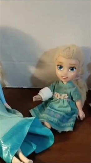Elsa & Anna Toddlers Broken Arm? #frozen