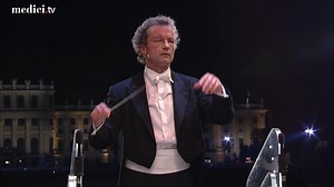 🪐🎶 Get a taste of outer space with Gustav Holst's famed "Mars, the Bringer of War". A thrilling piece perfectly executed at the 2010 Vienna Philharmonic / Wiener Philharmoniker’s Summer Night Concert with Franz Welser-Möst! Mark your calendars for this year's Summer Night Concert, streaming June 8 on medici.tv! 🪐🎶 https://cutt.ly/v8kxzA6 | medici.tv