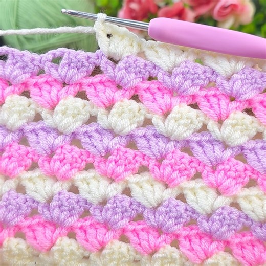 This may be the easiest crochet blanket pattern you've ever seen... amazing technique #crochet | Crochet design hobby