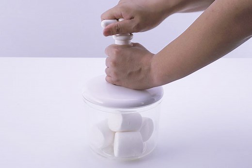 真空 ｜ 自由研究におすすめ！家庭でできる科学実験シリーズ「120秒の科学」｜ NGKサイエンスサイト ｜ NGK株式会社（旧社名：日本ガイシ株式会社）