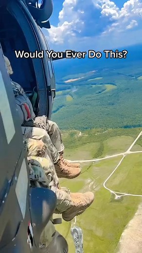 4th RTB team conducting Rotary Wing ABN Operations today at Fryar DZ. 🪂 #airborneranger #armyrangers #armystrong #fortbenning #usarmy #military #airborne | American Soldiers