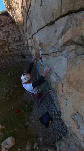 pulling hard in Dorset.. . #sportclimbing #climbing #rockclimber #fitnessmotivation #climbingtiktok