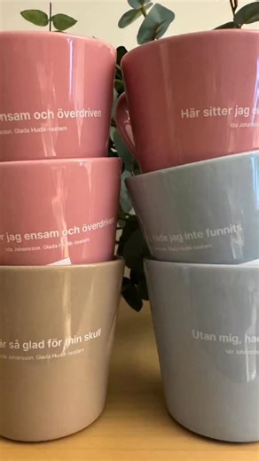 Storaskondal_forskolor on Instagram: "I fredags hade vi en såååå bra kvalitetsdag ( om vi får säga det själva 😉) Goodiebags delades ut till alla med massa gott samt fina koppar från @hudikteatern ☕️💚. Vi startade sedan upp med ett tungt ämne. PDV ( pågående dödligt våld) utbildning för alla. Vi reflekterade sedan kring våra in och utrymningsplanerer och vad vi behöver förändra och utveckla ✋🛑 En säker och trygg miljö är A och O👶🏻 Efter en god lunch tog vår ateljerista över rodret och berätt
