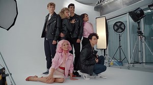 Así comenzaba Grease El Musical y mañana es nuestra última función en Madrid. Ha sido un verdadero disfrute cada día de esta gran banda sonora, de este maravilloso elenco, de este guión que te agarra y te hace reír y bailar y de tod@s l@s espectadores que habéis venido a vivirlo. GRACIAS ❤️ #GreaseelMusical