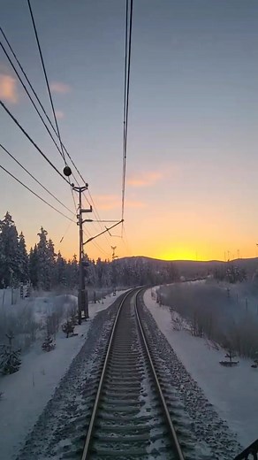 Today didn't get much brighter than this 🌠 #railroad #traindriver #trains #traindriversview #winter