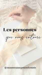 ✨ Dans ta vie, il existe deux types de personnes : celles qui te révèlent… et celles qui te réveillent. Certaines relations te bousculent. Elles activent tes peurs, tes colères, tes blessures silencieuses. Ce sont des personnes miroirs : elles ne sont pas là pour te punir, mais pour te montrer ce qui en toi demande encore de l’amour et de la guérison. D’autres arrivent comme une évidence. Avec elles, tu te sens grandir, t’ouvrir, te souvenir de qui tu es. Ce sont des personnes enseignantes : ell