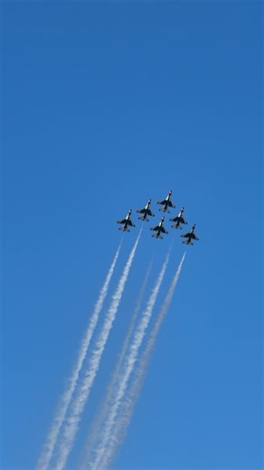 USAF Thunderbirds execute a flawless Delta roll with their beautiful colors and smoke in trail! #reels #airshow # | Love Airplanes and Stars