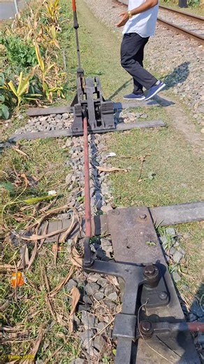 Trains of BD on Instagram: "Manual Interlock track switching by hand. #shorts #ytshorts #manual #interlock #reelsfbシ #reelsfypシ #train"