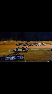 Piled them up on the start of the thunderbomber race at Harris Speedway tonight. 🫣 (9/13/2025) #crash #dirtracing #racing #reel #dirttrackracing #fyp | Dirt N' Speed Media