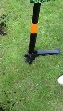Fiskars Weed Puller Demo in 21 seconds