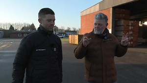 Hos Pladelageret kan du nemt finde en ny bund til din trailer, og du kan næsten lige så nemt skifte bunden selv så din trailer får et nyt liv. Eksklusivt til dig, der ser denne video, er der 15% på din nye trailerbund, hvis du husker rabatkoden "Biltesteren15" når du lægger din ordre hos Pladelageret. Rabatkoden gælder frem til og med 15/3 2026. (Reklame; denne video er betalt indhold præsenteret i samarbejde med Pladelageret) | Biltesteren