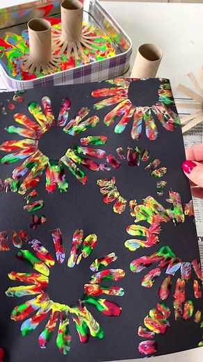 Firework Printing Ideas for Kids. Watched this video? Come say hey in the comments 🥰 Let me know what content you want to see me posting on the grid 💜✨ #ideasforkids #ourplay2day #kidsactivities #learningthroughplay #funforkids #simpleplayideas #parentsoftiktok #earlyyearsideas #eyfs #funforkids2022 #kidsactivityideas #ks1 #ks2 #teachersoftiktok #teachertok #artforkids #craftsforkids #earlyyearsfun #prek #sciencefun #kidsdiy #preschoolteacher #preschoolactivities #preschoolathome #kidsactivity